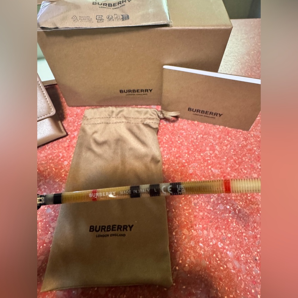 Burberry NEW Grey Gradient Sunglasses with Box, & Case - Picture 7 of 10